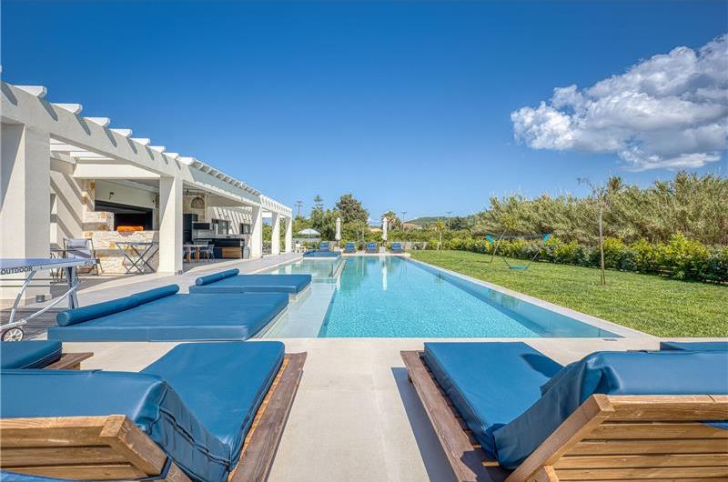 5 bedroom luxury seaside villa with indoor & outdoor pool, near Acharavi, sleeps 10