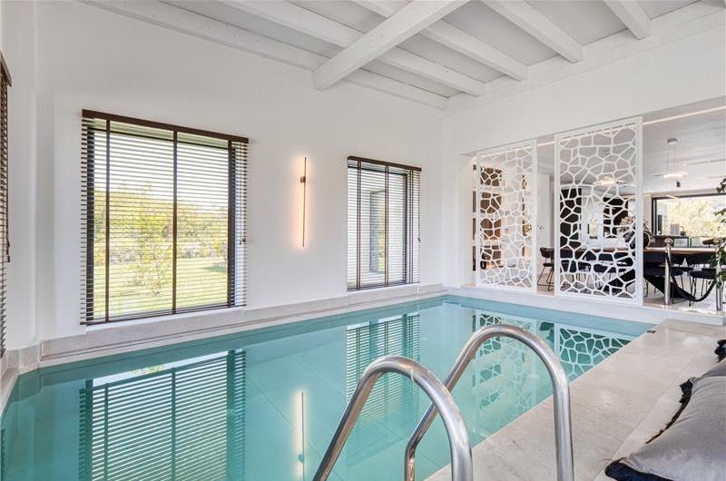 5 bedroom luxury seaside villa with indoor & outdoor pool, near Acharavi, sleeps 10