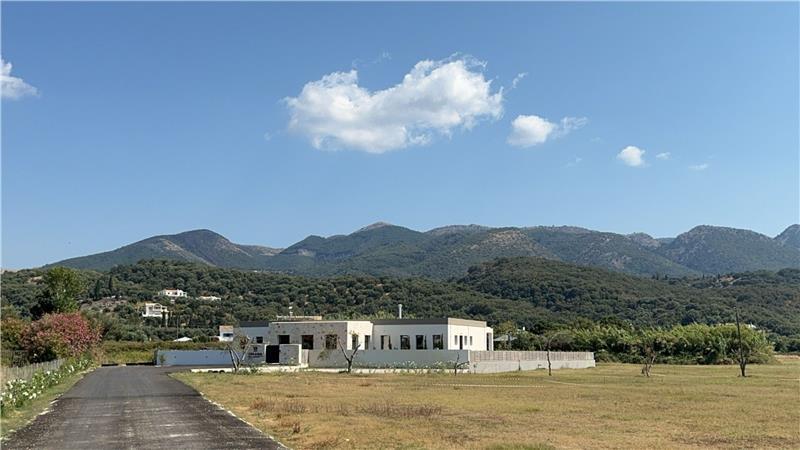 5 bedroom luxury seaside villa with indoor & outdoor pool, near Acharavi, sleeps 10