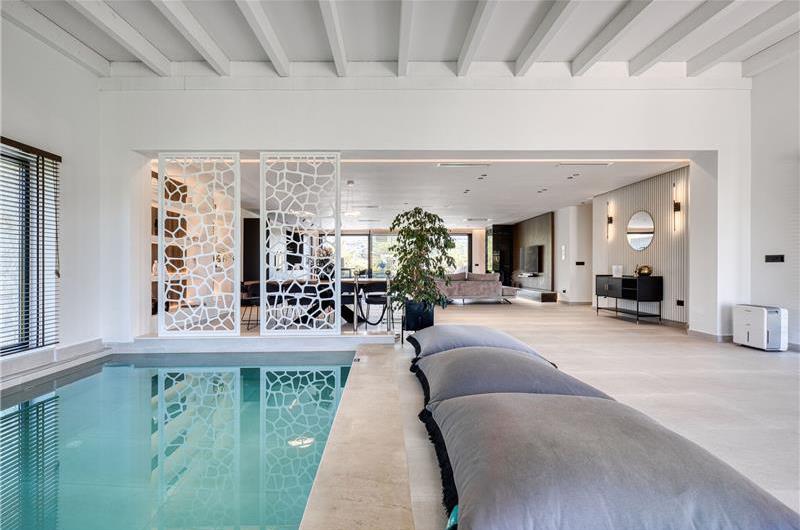 5 bedroom luxury seaside villa with indoor & outdoor pool, near Acharavi, sleeps 10