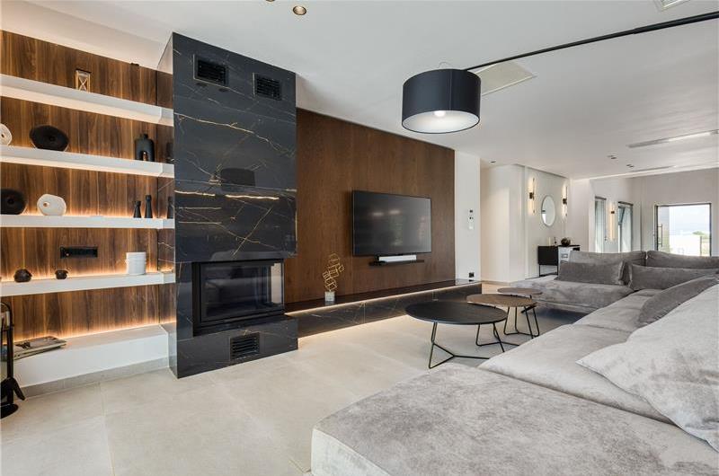 5 bedroom luxury seaside villa with indoor & outdoor pool, near Acharavi, sleeps 10