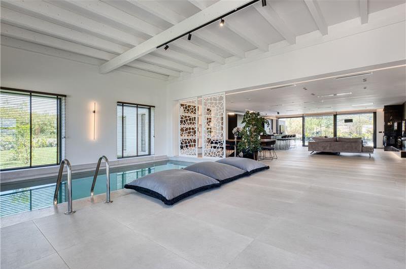 5 bedroom luxury seaside villa with indoor & outdoor pool, near Acharavi, sleeps 10