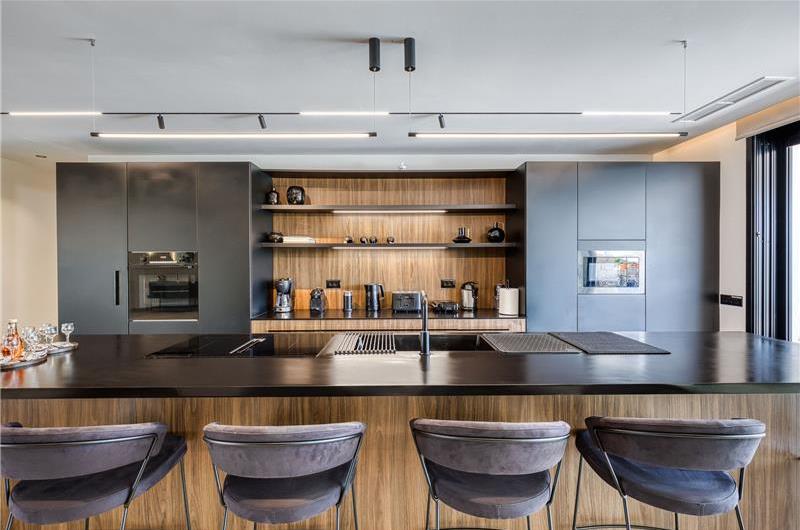 5 bedroom luxury seaside villa with indoor & outdoor pool, near Acharavi, sleeps 10