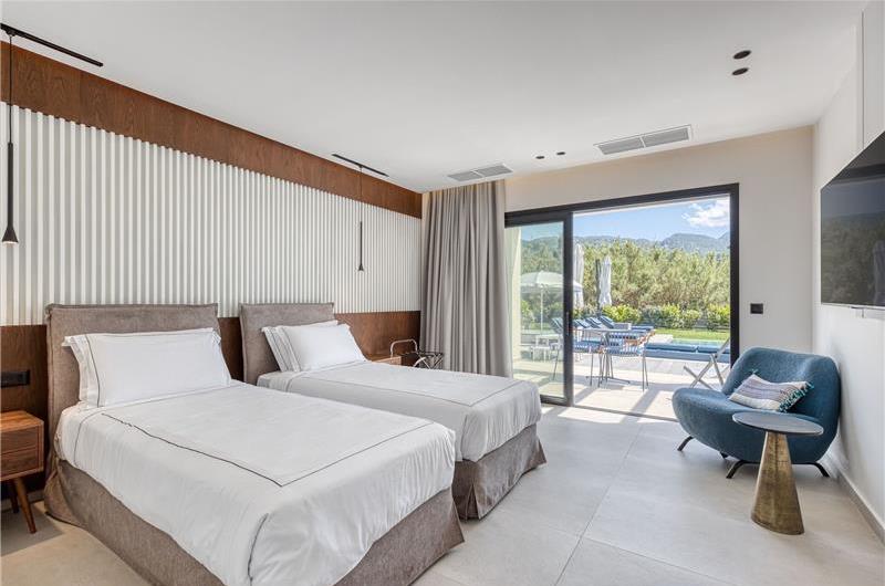 5 bedroom luxury seaside villa with indoor & outdoor pool, near Acharavi, sleeps 10