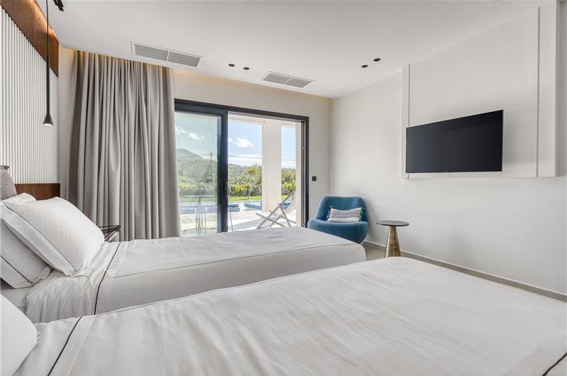 5 bedroom luxury seaside villa with indoor & outdoor pool, near Acharavi, sleeps 10