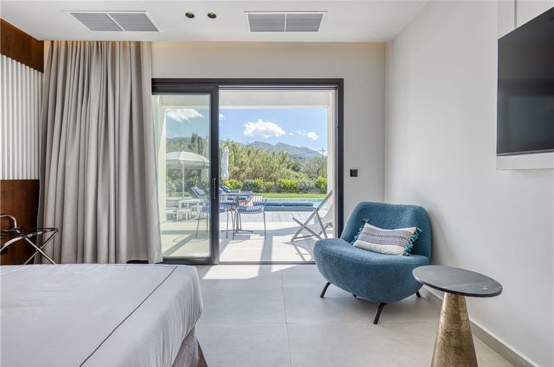 5 bedroom luxury seaside villa with indoor & outdoor pool, near Acharavi, sleeps 10