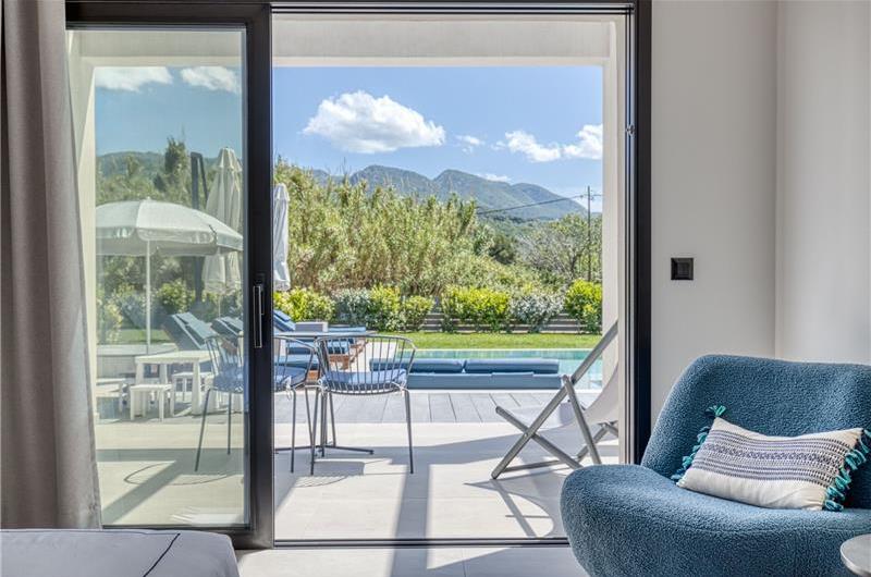 5 bedroom luxury seaside villa with indoor & outdoor pool, near Acharavi, sleeps 10