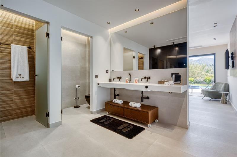 5 bedroom luxury seaside villa with indoor & outdoor pool, near Acharavi, sleeps 10