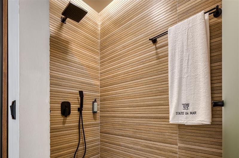 5 bedroom luxury seaside villa with indoor & outdoor pool, near Acharavi, sleeps 10