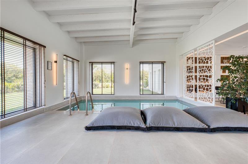 5 bedroom luxury seaside villa with indoor & outdoor pool, near Acharavi, sleeps 10