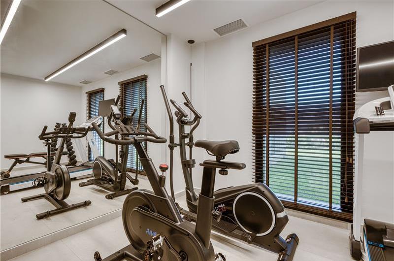 5 bedroom luxury seaside villa with indoor & outdoor pool, near Acharavi, sleeps 10