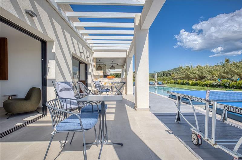 5 bedroom luxury seaside villa with indoor & outdoor pool, near Acharavi, sleeps 10