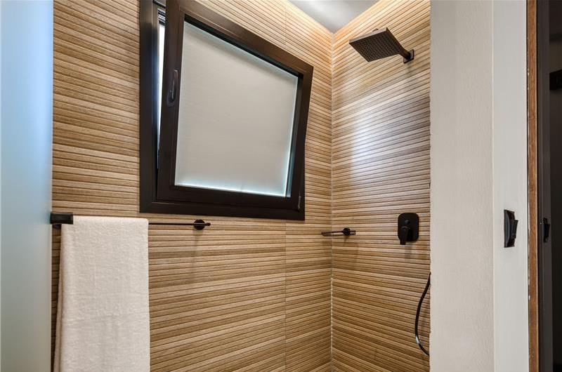 5 bedroom luxury seaside villa with indoor & outdoor pool, near Acharavi, sleeps 10