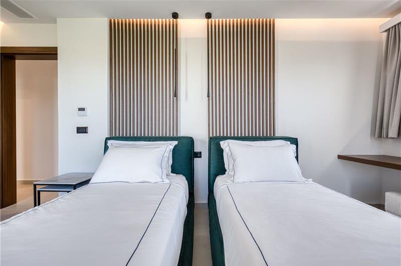 5 bedroom luxury seaside villa with indoor & outdoor pool, near Acharavi, sleeps 10