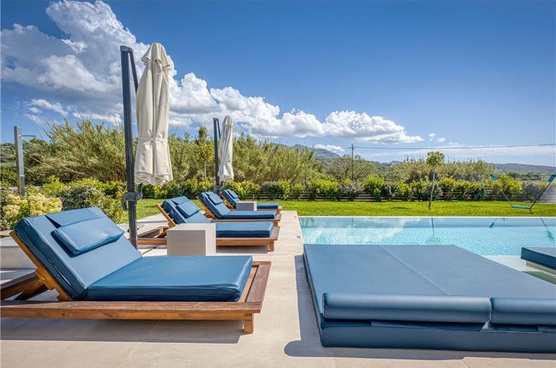 5 bedroom luxury seaside villa with indoor & outdoor pool, near Acharavi, sleeps 10