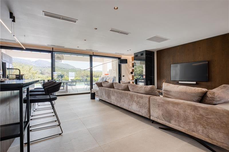 5 bedroom luxury seaside villa with indoor & outdoor pool, near Acharavi, sleeps 10