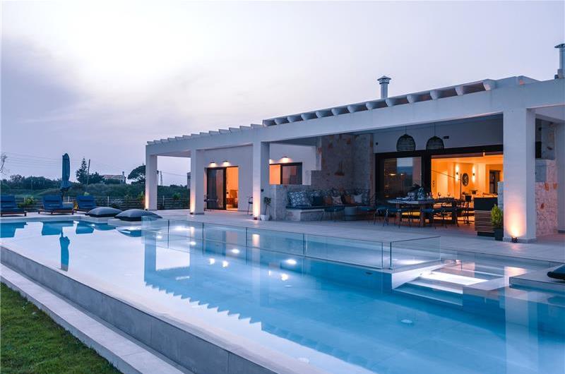 5 bedroom luxury seaside villa with indoor & outdoor pool, near Acharavi, sleeps 10