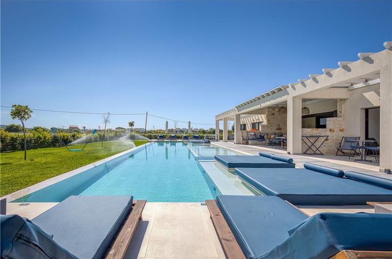 5 bedroom luxury seaside villa with indoor & outdoor pool, near Acharavi, sleeps 10