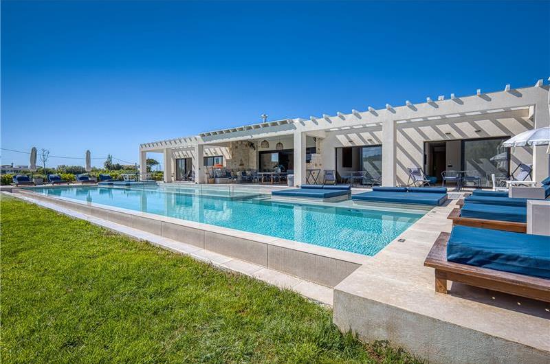 5 bedroom luxury seaside villa with indoor & outdoor pool, near Acharavi, sleeps 10