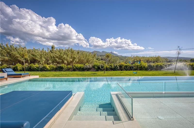 5 bedroom luxury seaside villa with indoor & outdoor pool, near Acharavi, sleeps 10