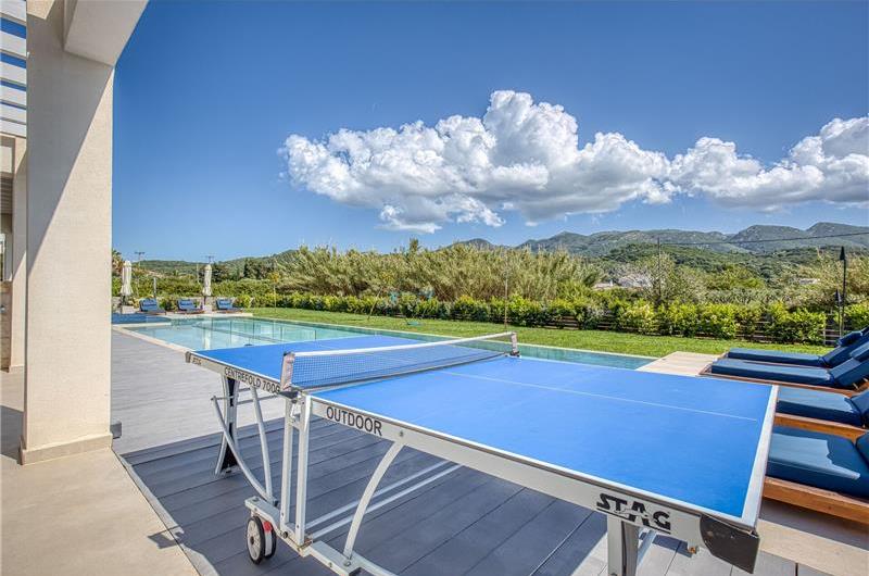 5 bedroom luxury seaside villa with indoor & outdoor pool, near Acharavi, sleeps 10