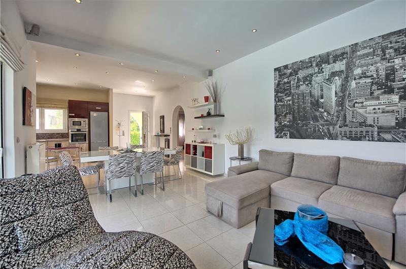 3 bedroom seaside villa with pool, Acharavi, sleeps 5