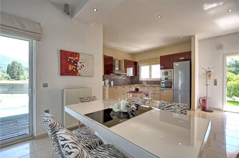 3 bedroom seaside villa with pool, Acharavi, sleeps 5