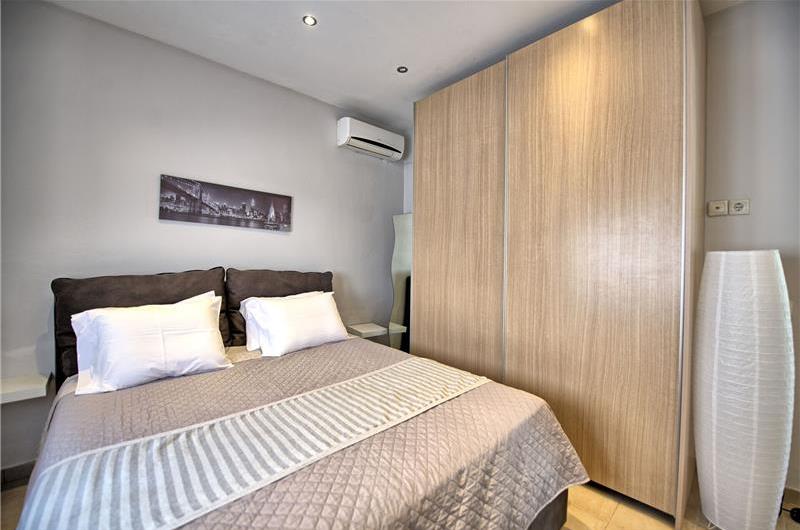 3 bedroom seaside villa with pool, Acharavi, sleeps 5