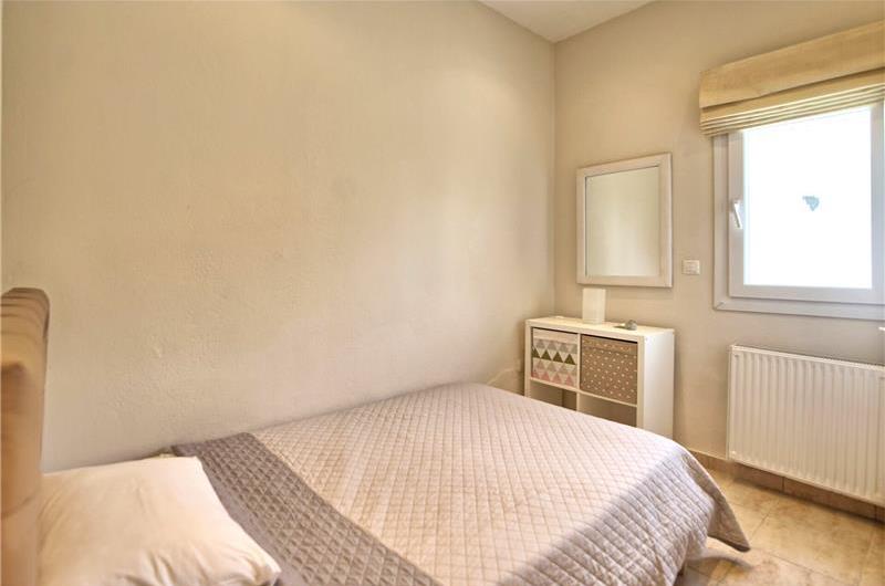 3 bedroom seaside villa with pool, Acharavi, sleeps 5