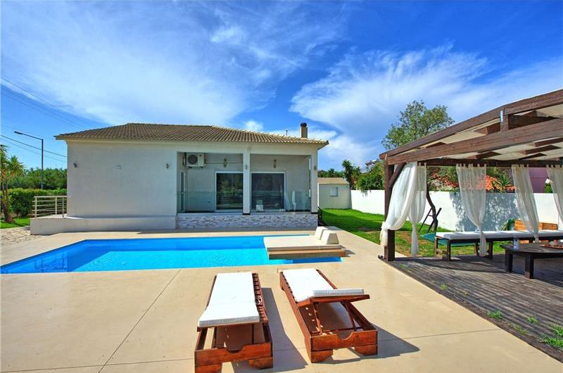 3 bedroom seaside villa with pool, Acharavi, sleeps 5