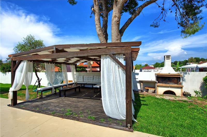 3 bedroom seaside villa with pool, Acharavi, sleeps 5