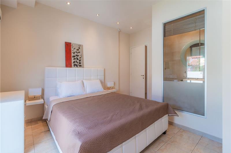 3 bedroom seaside villa with pool, Acharavi, sleeps 5