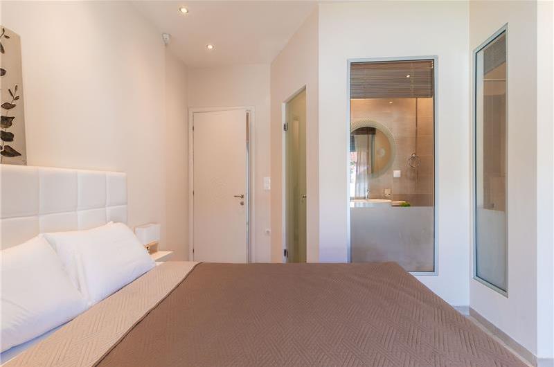 3 bedroom seaside villa with pool, Acharavi, sleeps 5