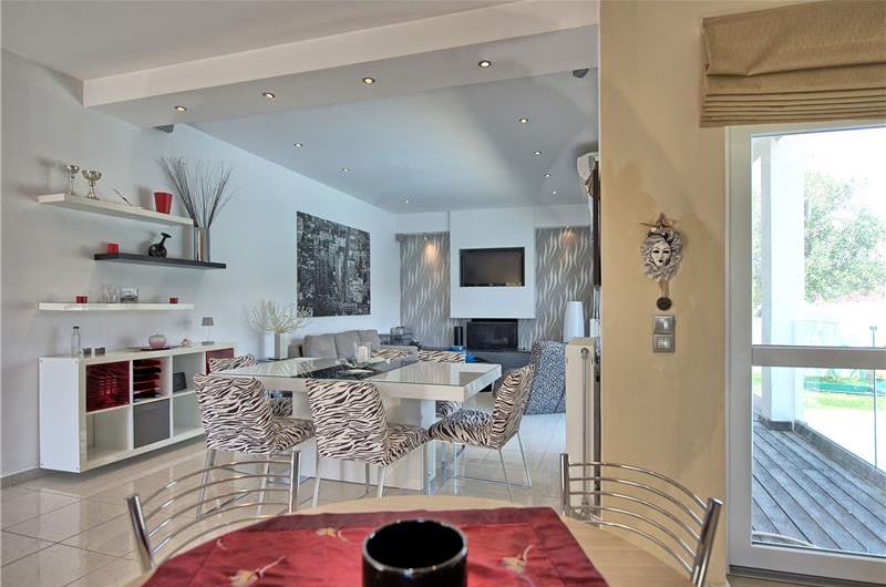 3 bedroom seaside villa with pool, Acharavi, sleeps 5