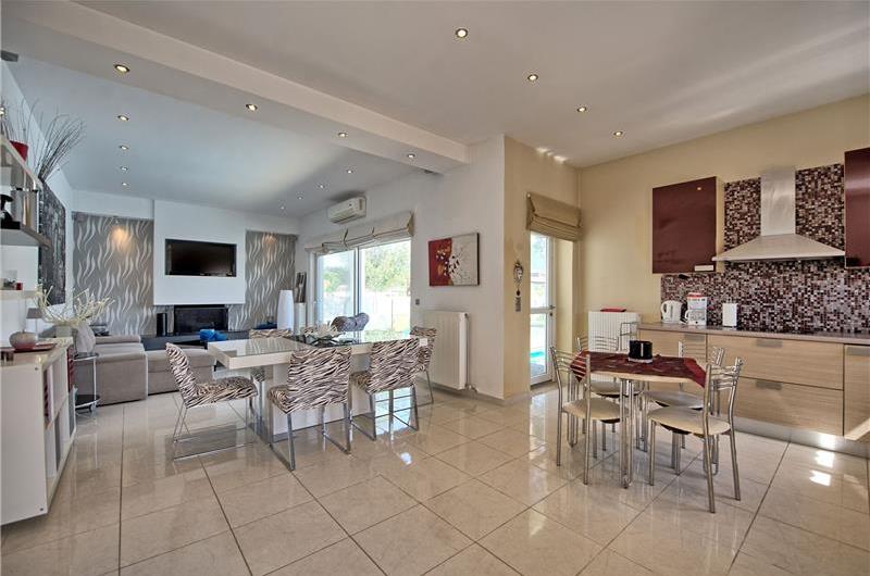 3 bedroom seaside villa with pool, Acharavi, sleeps 5