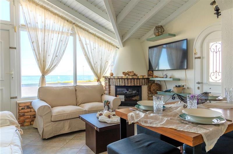 3 bedroom seaside villa with pool, Acharavi, sleeps 6