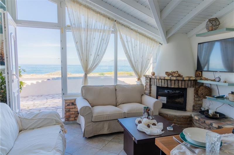 3 bedroom seaside villa with pool, Acharavi, sleeps 6