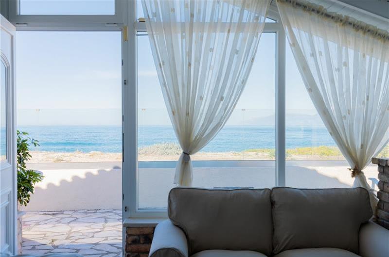 3 bedroom seaside villa with pool, Acharavi, sleeps 6