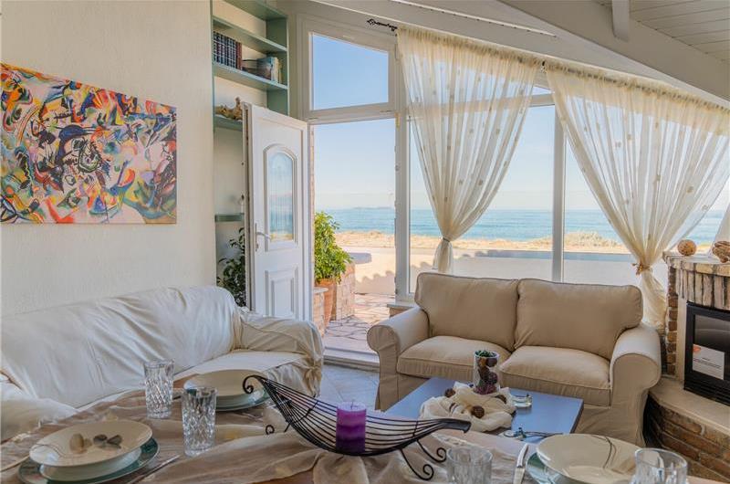 3 bedroom seaside villa with pool, Acharavi, sleeps 6