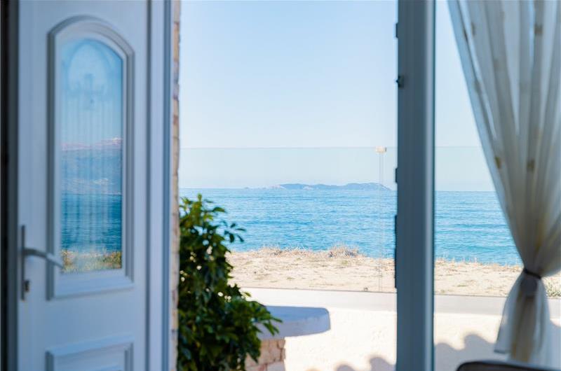 3 bedroom seaside villa with pool, Acharavi, sleeps 6