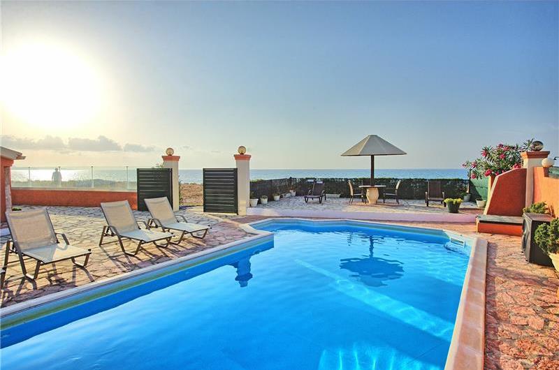 3 bedroom seaside villa with pool, Acharavi, sleeps 6