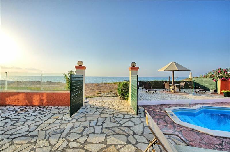 3 bedroom seaside villa with pool, Acharavi, sleeps 6