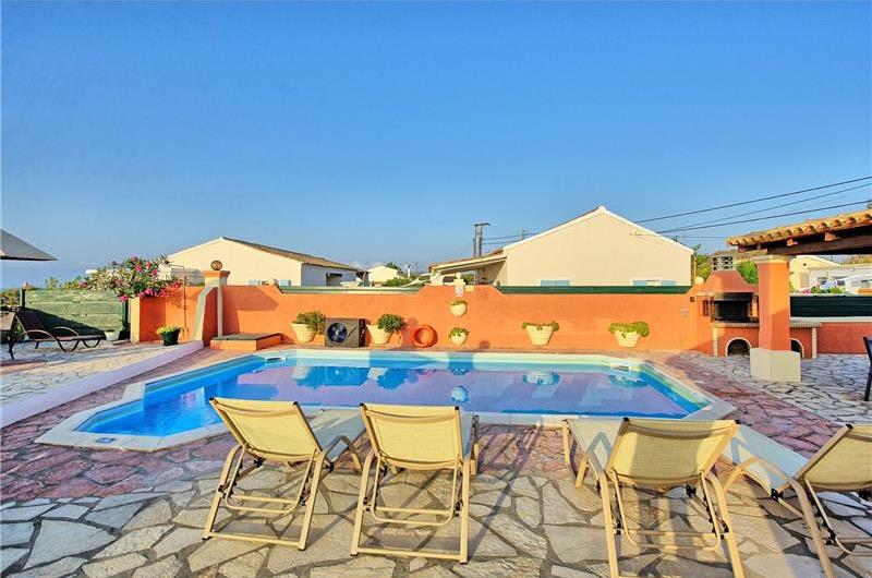 3 bedroom seaside villa with pool, Acharavi, sleeps 6