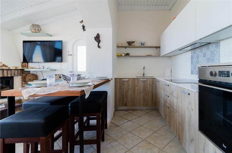 3 bedroom seaside villa with pool, Acharavi, sleeps 6