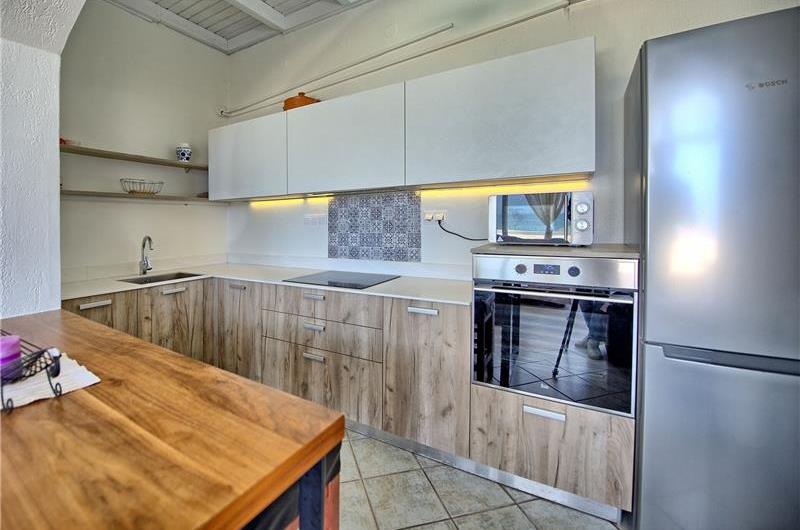 3 bedroom seaside villa with pool, Acharavi, sleeps 6