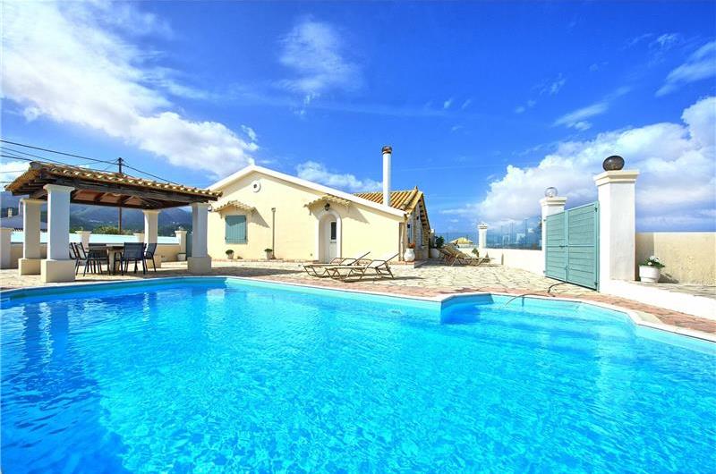 3 bedroom seaside villa with pool, Acharavi, sleeps 6