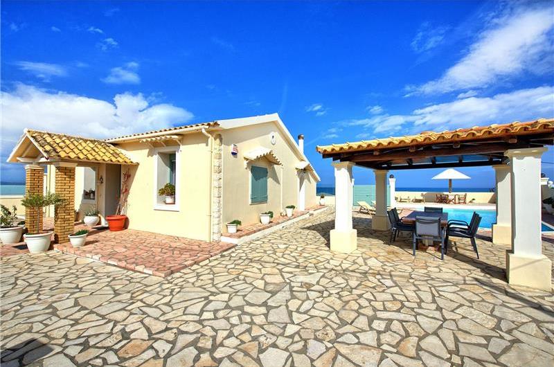 3 bedroom seaside villa with pool, Acharavi, sleeps 6