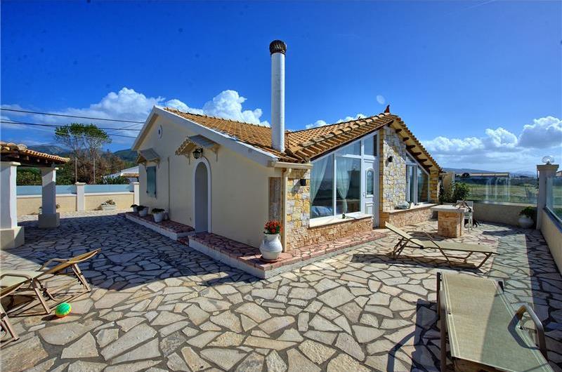 3 bedroom seaside villa with pool, Acharavi, sleeps 6