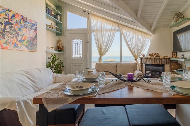 3 bedroom seaside villa with pool, Acharavi, sleeps 6