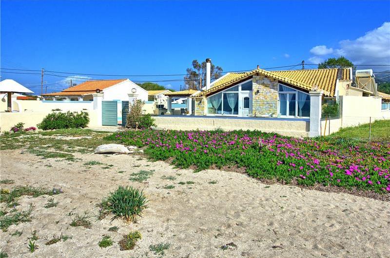 3 bedroom seaside villa with pool, Acharavi, sleeps 6